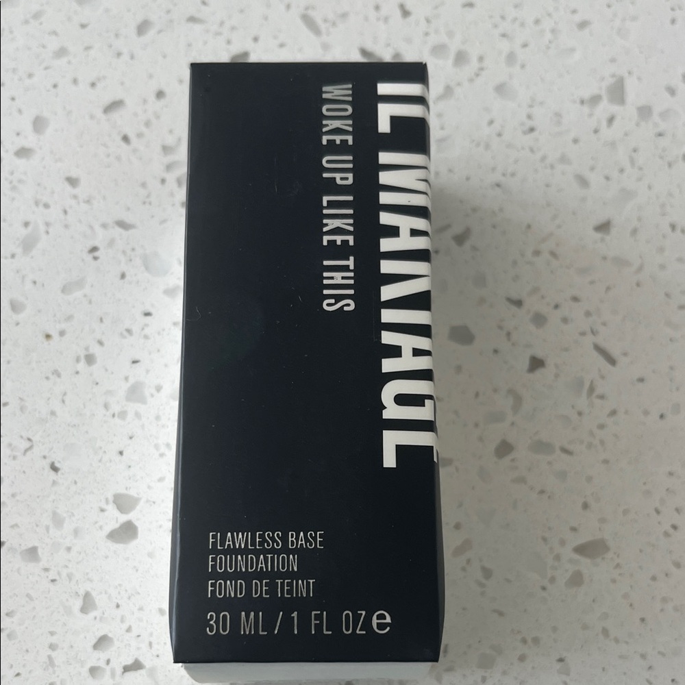 IL MAKIAGE Woke Up Like This Foundation - shade 040 Black Packaging